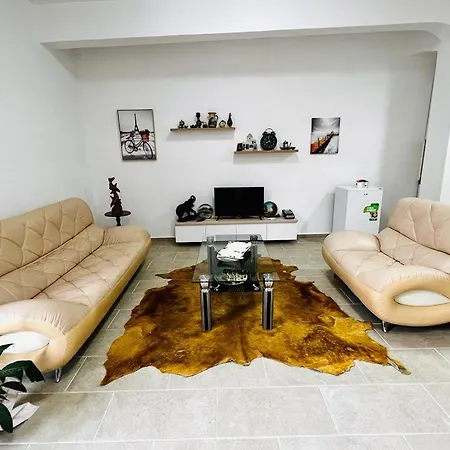 Kristian Apartament *